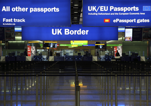 Sztrájkolnak több nagy brit repülőtéren a határrendészeti dolgozók