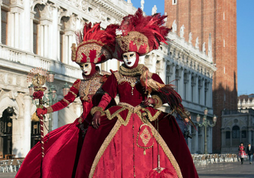 Elkezdődött a velencei karnevál