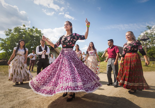 A kulturális sokszínűséget ünneplik hétvégén a Szentendrei Skanzenben