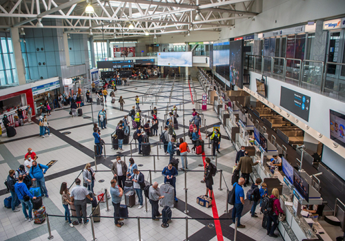 Közel négymillió utas volt nyáron a Budapest Liszt Ferenc Nemzetközi Repülőtéren